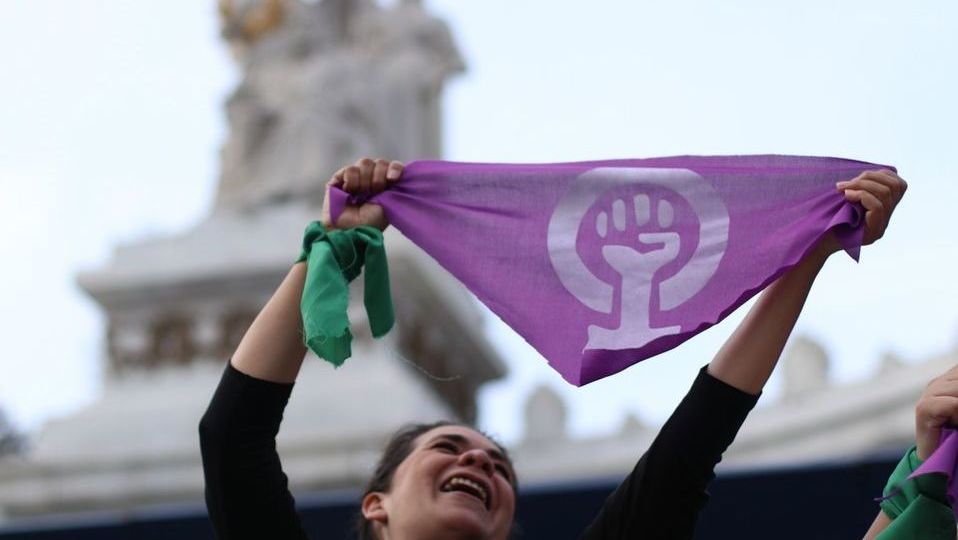 Cadena Humana Feminista en las inmediaciones del Hemiciclo a Juárez.