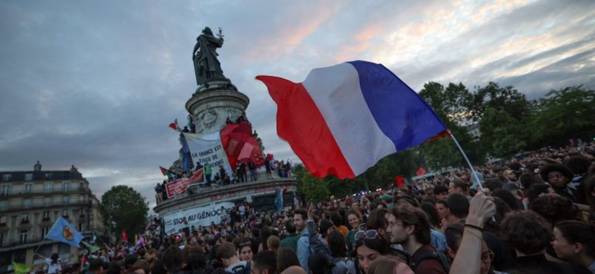 macron-francia-derecha-out-e1720411174371
